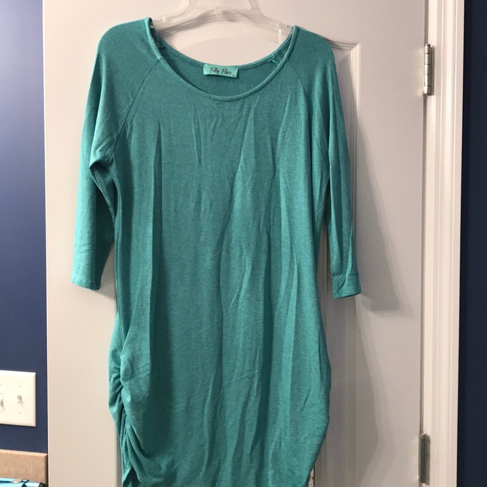 Rouched sides 3/4 length sleeves